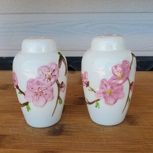 Vintage Metlox Poppy Trail Peach Blossom Salt & Pepper Shaker